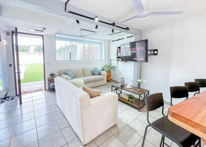 New Comfortable Retreat. Pool & BBQ