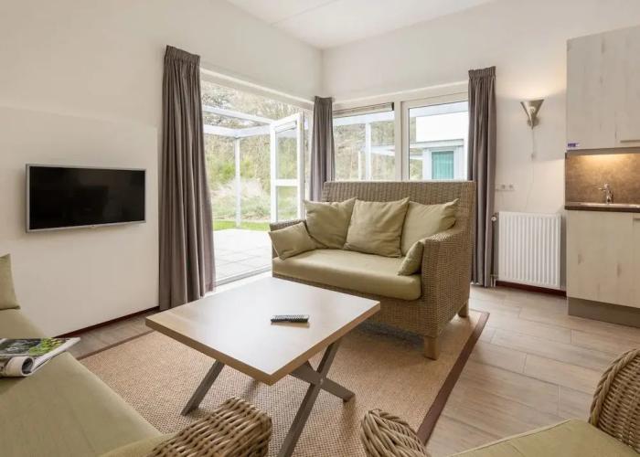 Luxury Chalet With two Bathrooms, Near the sSa on Texel