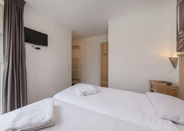 Luxury Chalet With two Bathrooms, Near the sSa on Texel