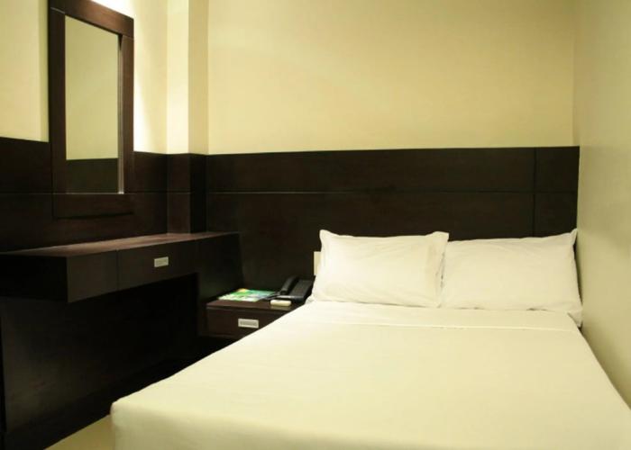 Green Glass Hotel