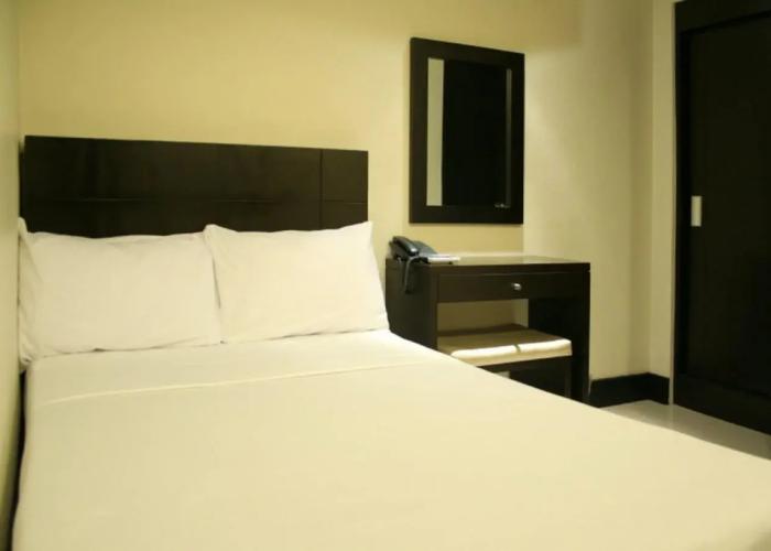 Green Glass Hotel