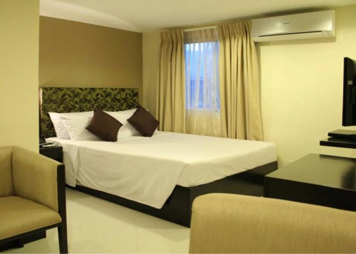 Green Glass Hotel