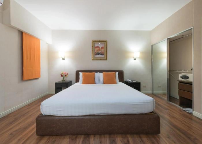 Court Meridian Hotel and Suites