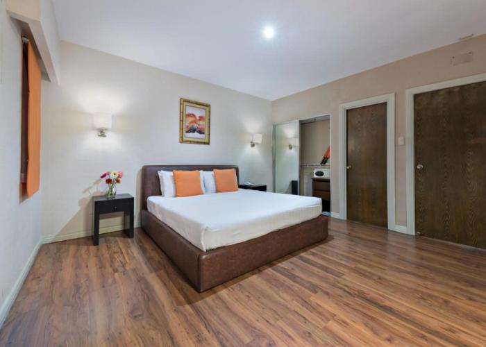 Court Meridian Hotel and Suites