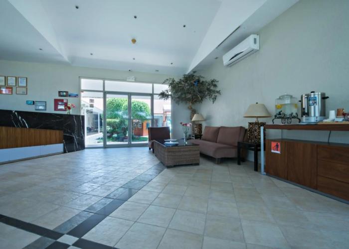 Court Meridian Hotel and Suites