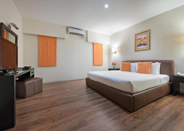 Court Meridian Hotel and Suites
