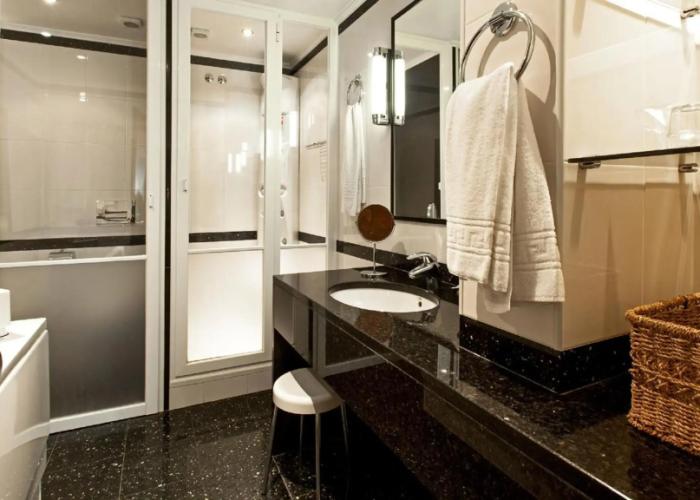 Carcavelos Beach Hotel