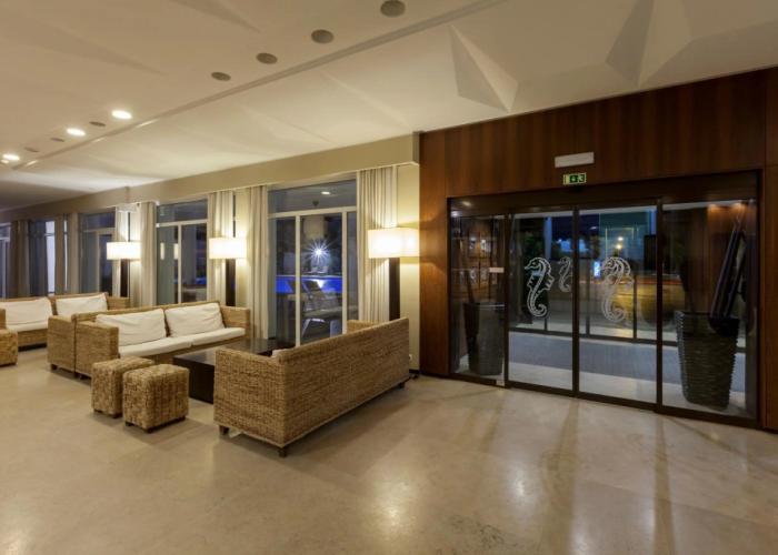 Carcavelos Beach Hotel