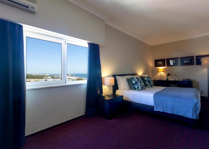 Carcavelos Beach Hotel