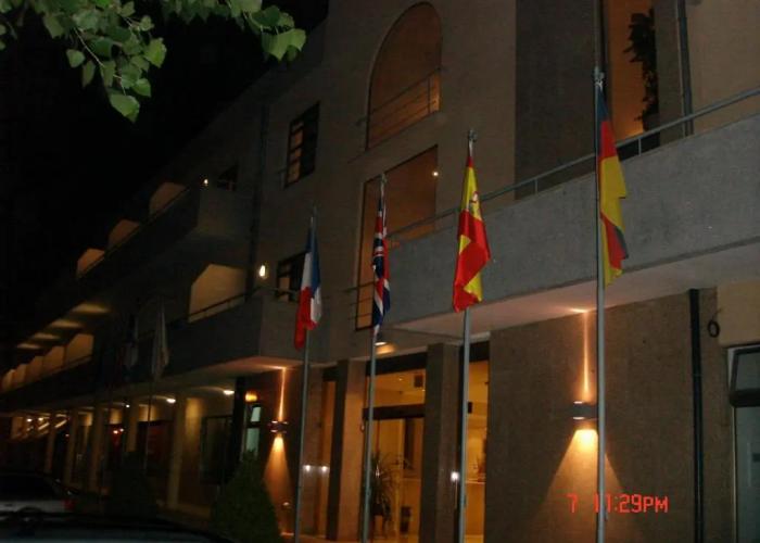 La Fontaine Hotel