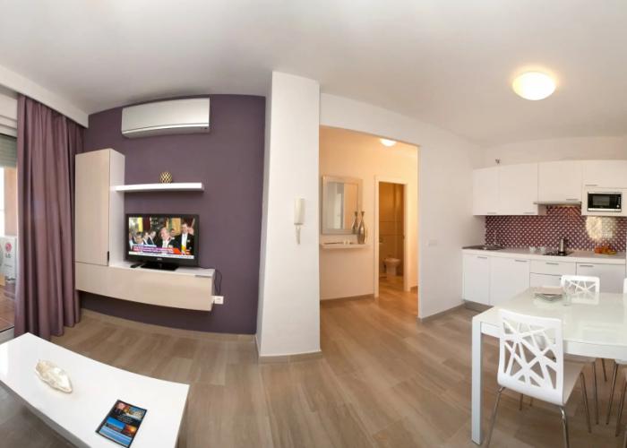 Apartamentos Leo Canela
