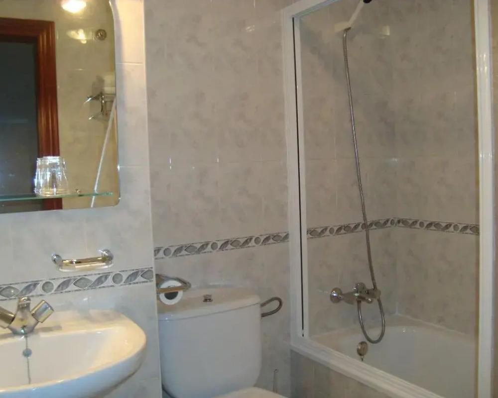 фото Hostal Universal