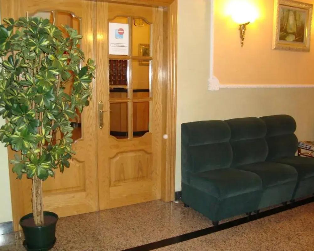 фото Hostal Universal