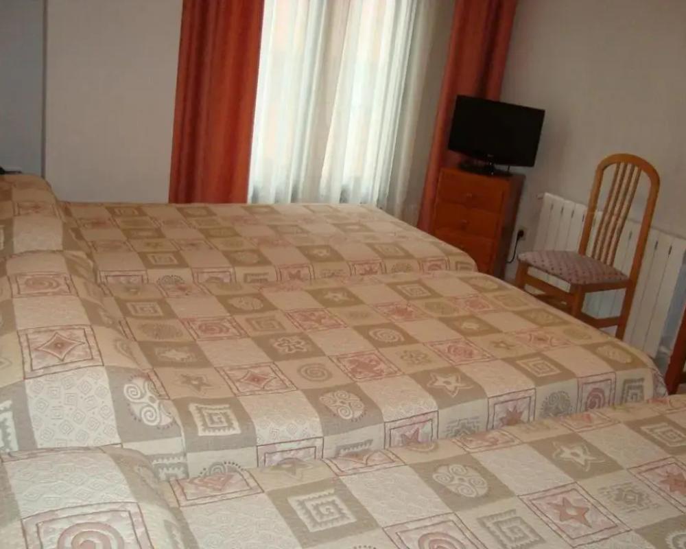 фото Hostal Universal