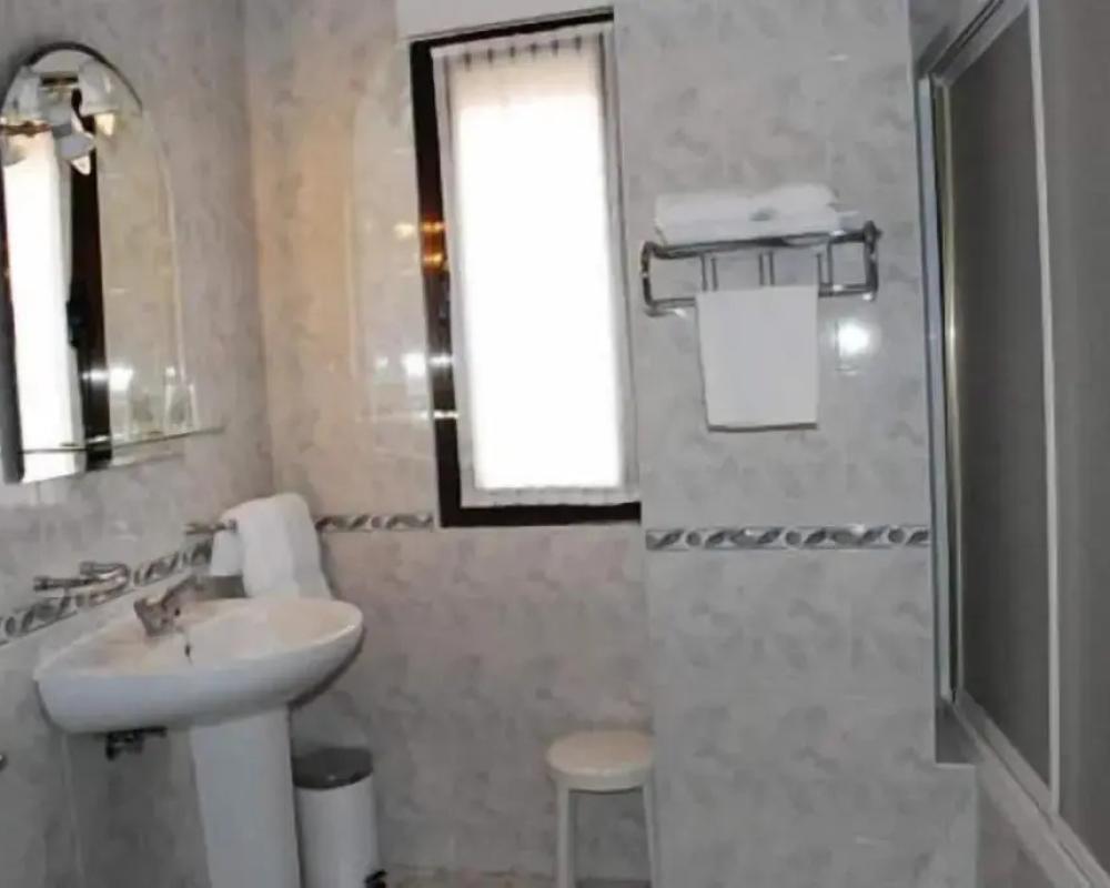 фото Hostal Universal