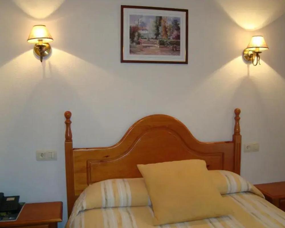 фото Hostal Universal