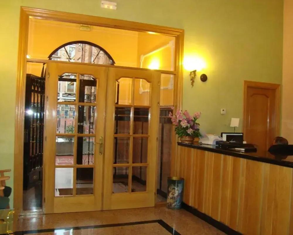 фото Hostal Universal