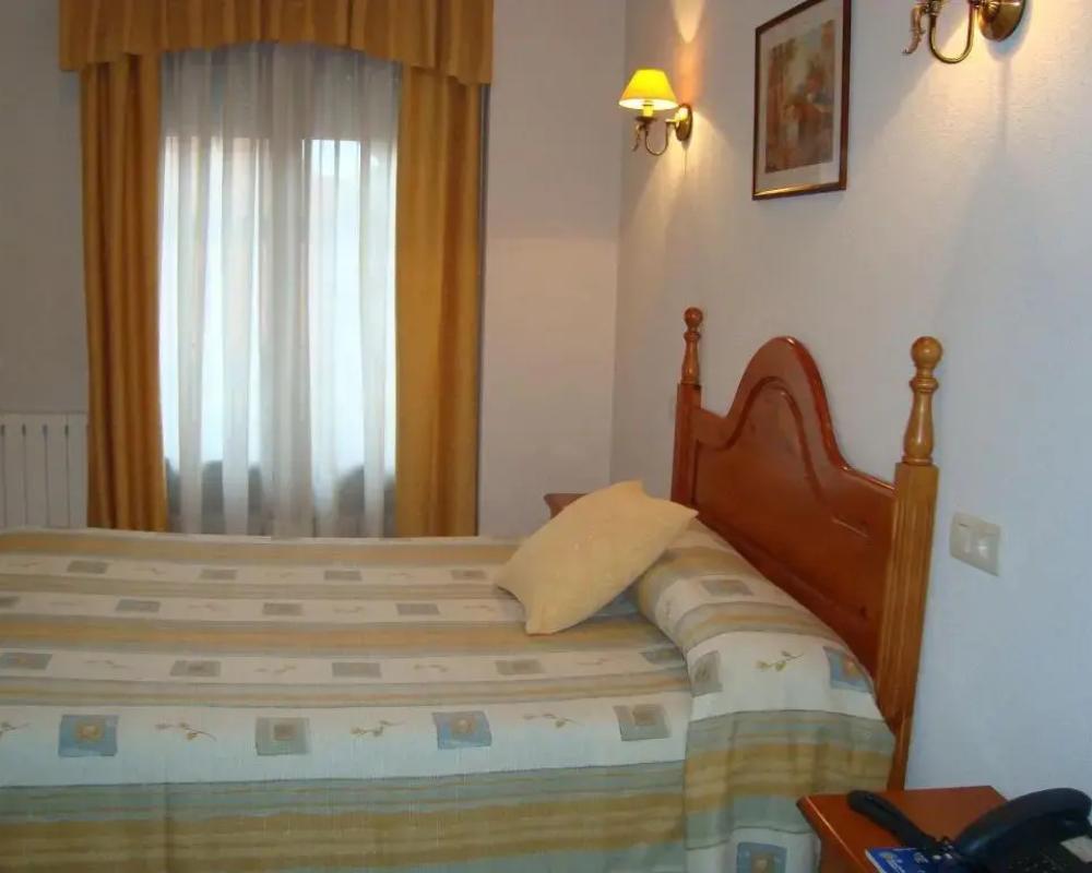 фото Hostal Universal