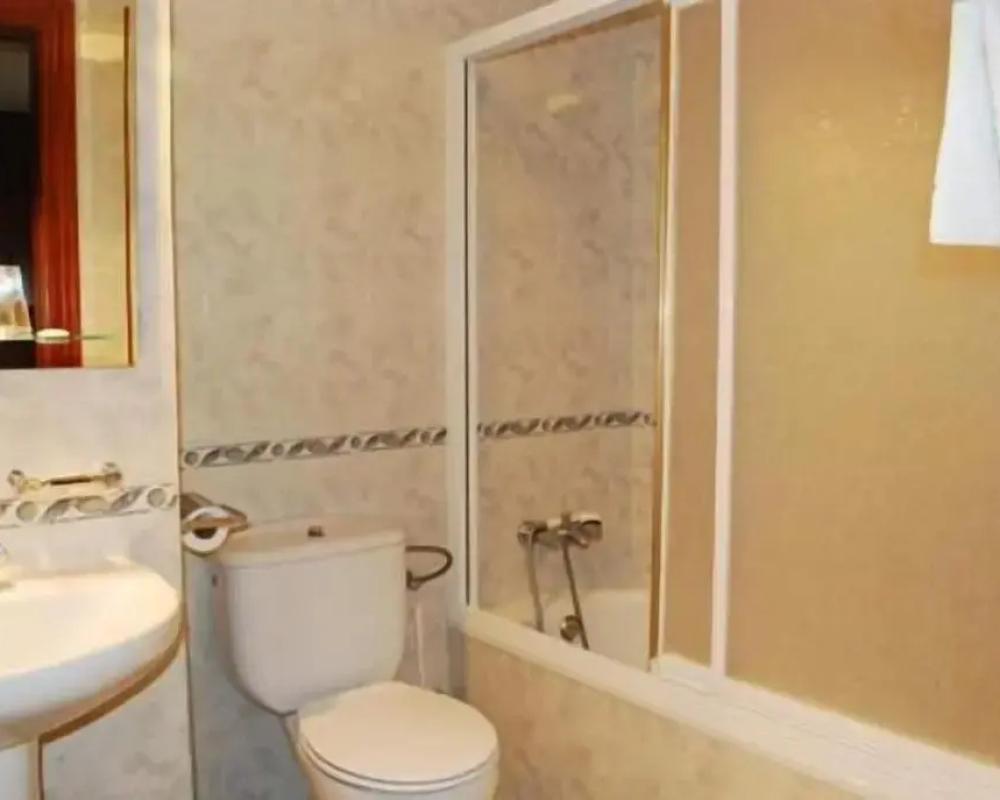 фото Hostal Universal