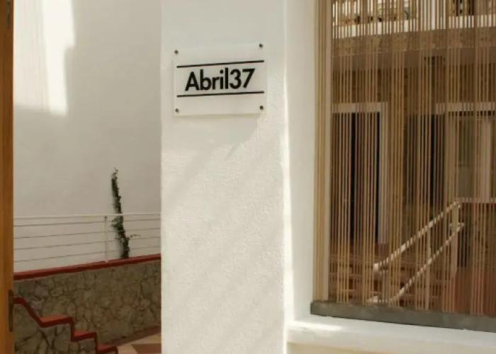 Hotel Abril 37