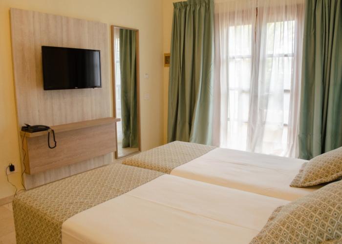 Klayman Olivina Aparthotel