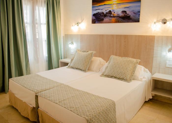 Klayman Olivina Aparthotel