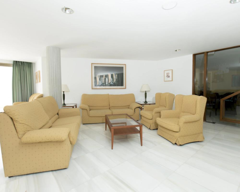 фото Aparthotel Flora