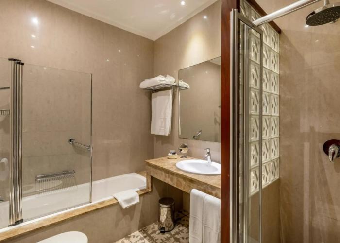 Hotel Llenaire