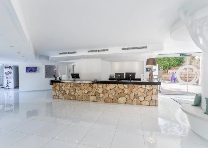 FERGUS Style Cala Blanca Suites