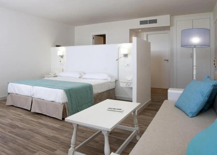 FERGUS Style Cala Blanca Suites