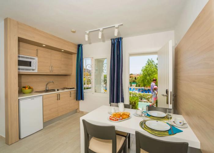 Aparthotel Holiday Center Santa Ponsa
