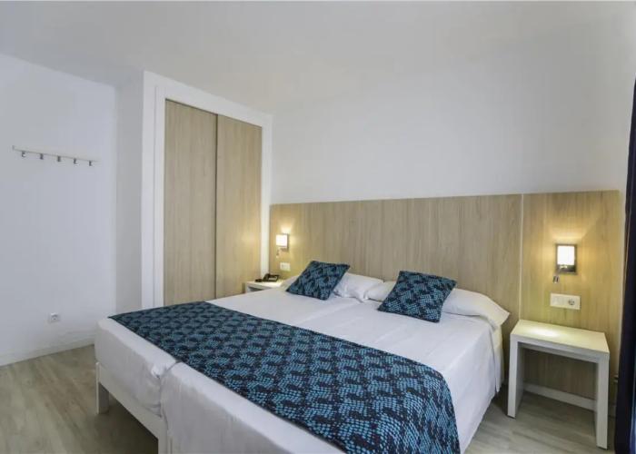 Aparthotel Holiday Center Santa Ponsa