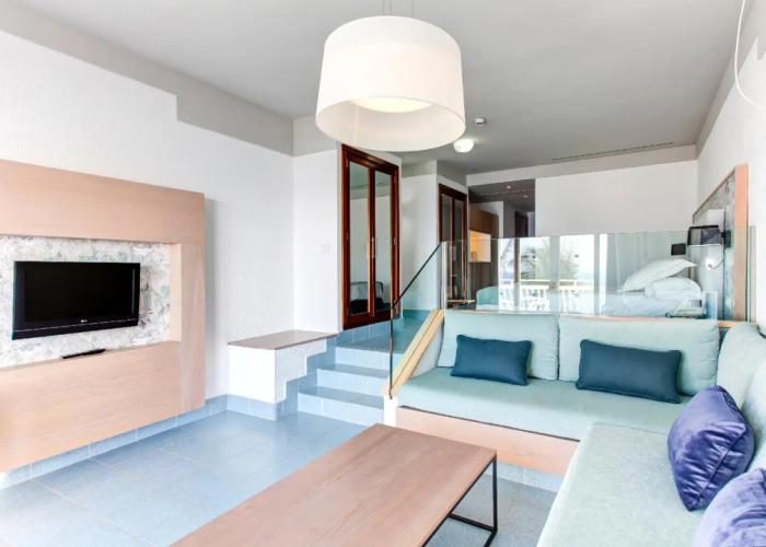 Plus Fariones Suite Hotel