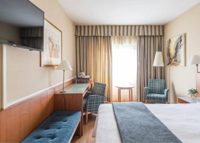 Up Rooms Vic Hotel