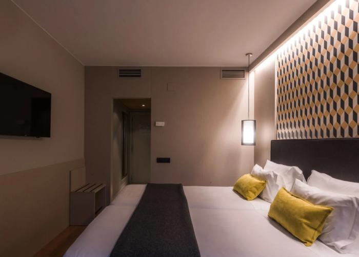 Up Rooms Vic Hotel