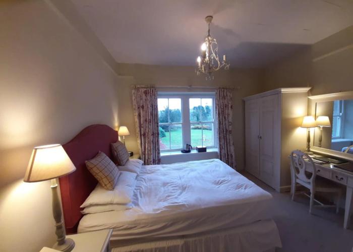 Lovelady Shield Hotel