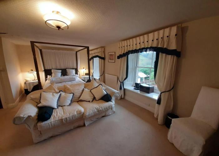 Lovelady Shield Hotel