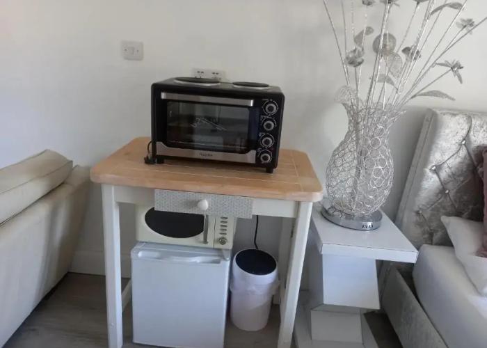 Luxurious Entire Studio in Axminster Suitable for