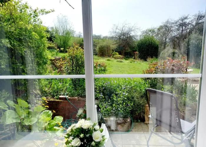 Luxurious Entire Studio in Axminster Suitable for