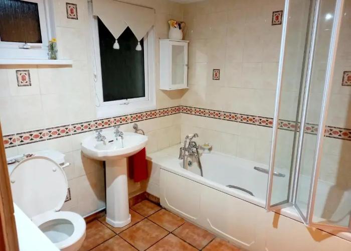 Luxurious Entire Studio in Axminster Suitable for