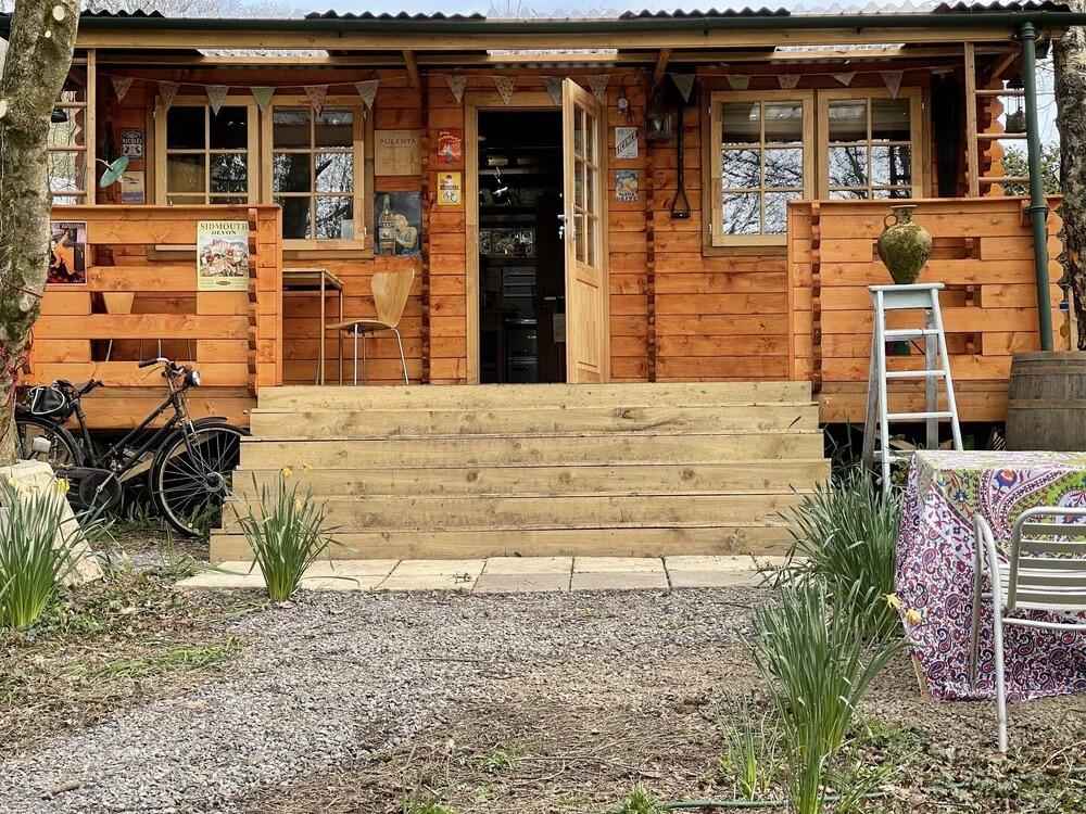 Retro Lodge nr Dartoor With hot tub & opt Sauna