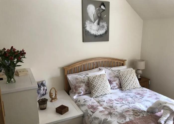 Bramble Cottage With Free Parking