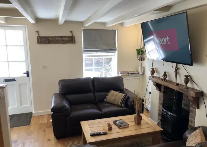 Bramble Cottage With Free Parking