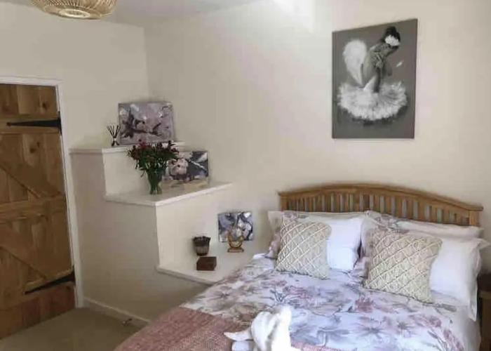 Bramble Cottage With Free Parking