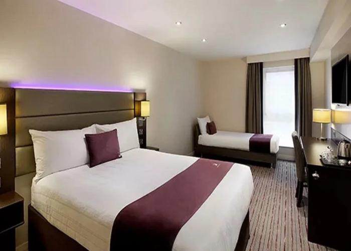 Premier Inn Epsom Central