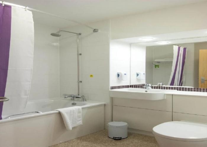 Premier Inn Epsom Central