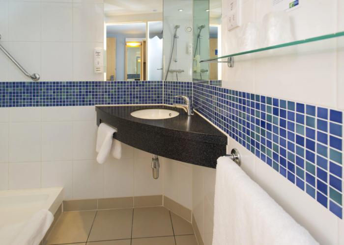Holiday Inn Express London-Epsom Downs by IHG