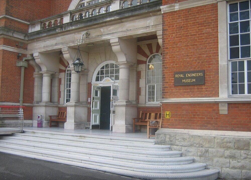 Hidden Treasure- 2 Beds Sleeps 3 Gillingham