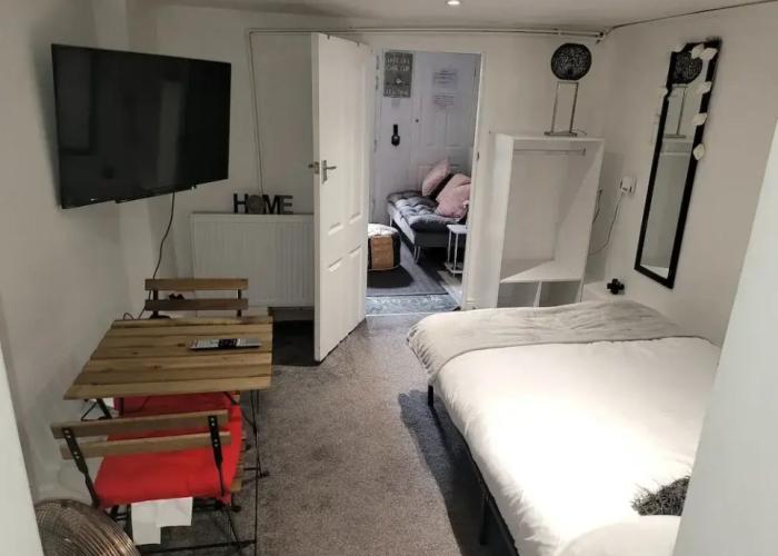 Hidden Treasure- 2 Beds Sleeps 3 Gillingham