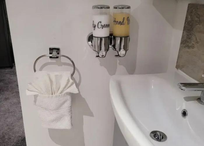Hidden Treasure- 2 Beds Sleeps 3 Gillingham